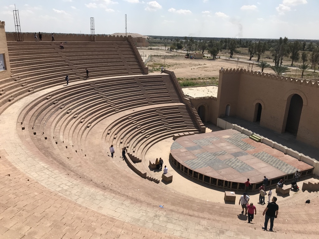 世界遺産・バビロン遺跡にちらつくサダム・フセインの影 イラクで観光 