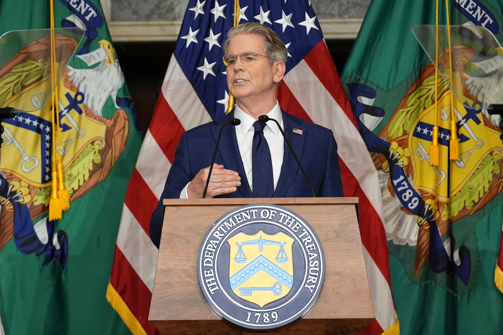 The Trump administration announced new economic sanctions against Iran. The main focus is “secondary sanctions” on third parties doing business with Iran, but there is strong speculation that the campaign could prove “disappointing.” The reason is the ambiguity over whether sanctions will be imposed on China, Iran’s largest trading partner.
