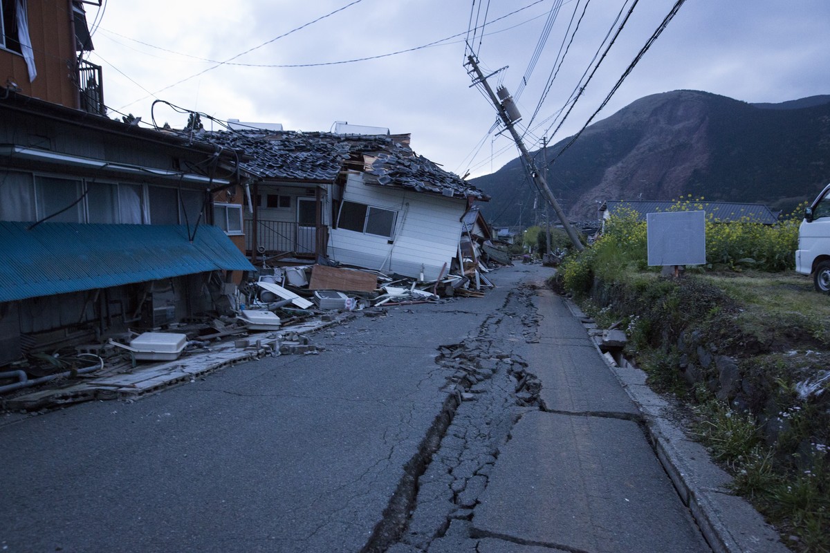 日本一天三次地震，专家：九级大地震或正在酝酿，加快富士山喷发|富士山|地震|大地震_新浪新闻
