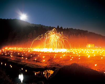 山里の空を焦がす大松明 松上げ Wedge Infinity ウェッジ