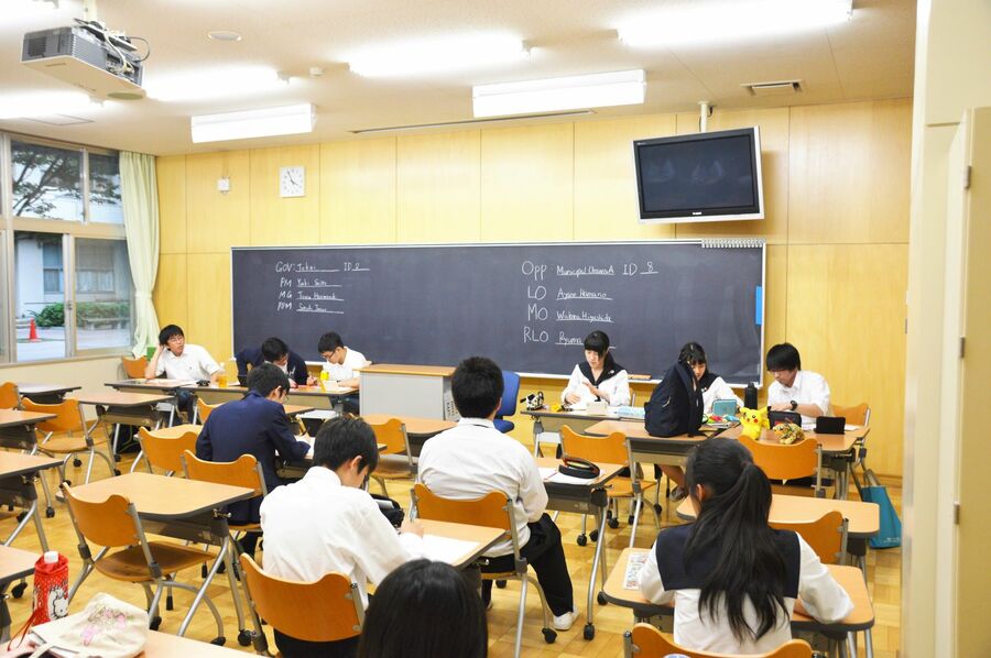 学校教育でも英語は話せるようになる まったく話せない高校生が半年で話せるようになり1年で議論できるようになる英語習得法 著者インタビュー Wedge Infinity ウェッジ