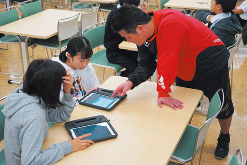 Ai教材で授業時間が半分に 麹町中学の授業改革 生徒の学習と先生の教えは表裏一体 Ai教材は双方にとっての救世主となるか Wedge Infinity ウェッジ