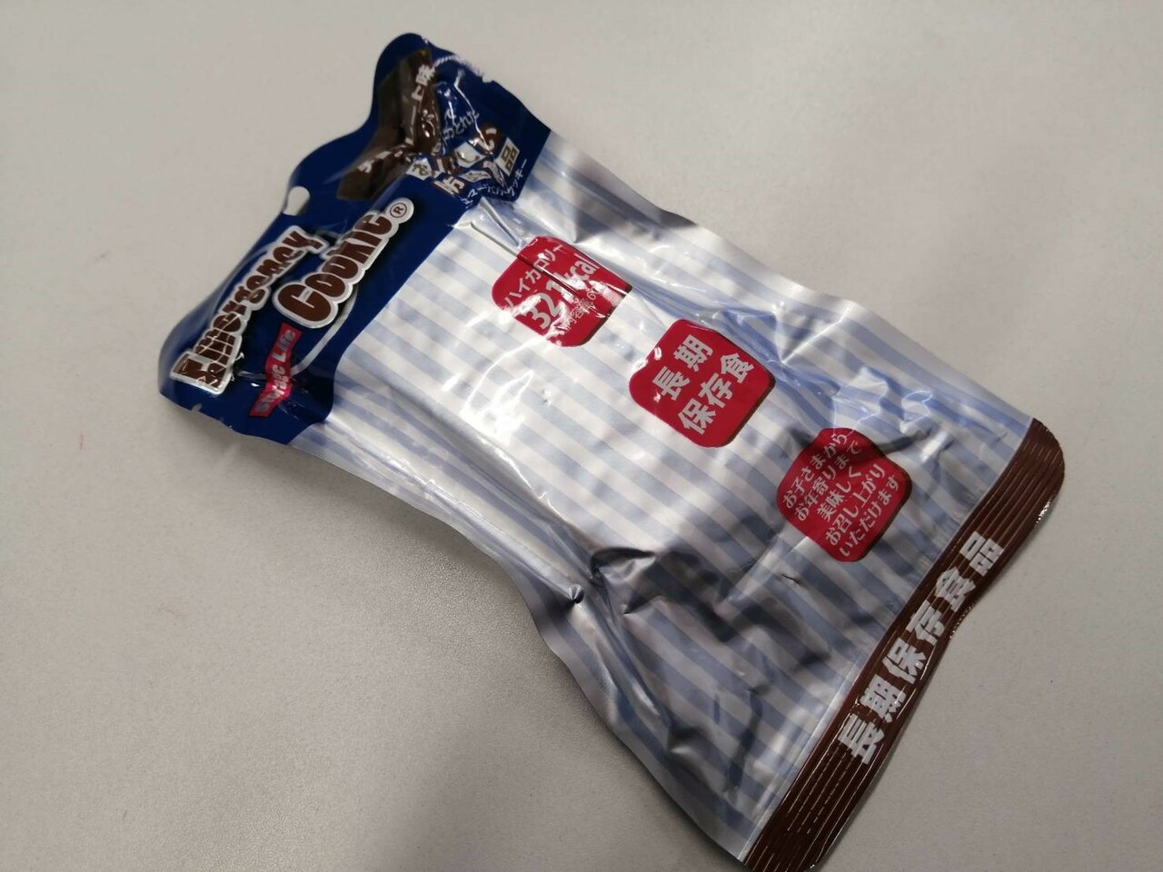 夕食に災害備蓄品を食べる少年 埼玉県三芳町社協の挑戦（後編） Wedge