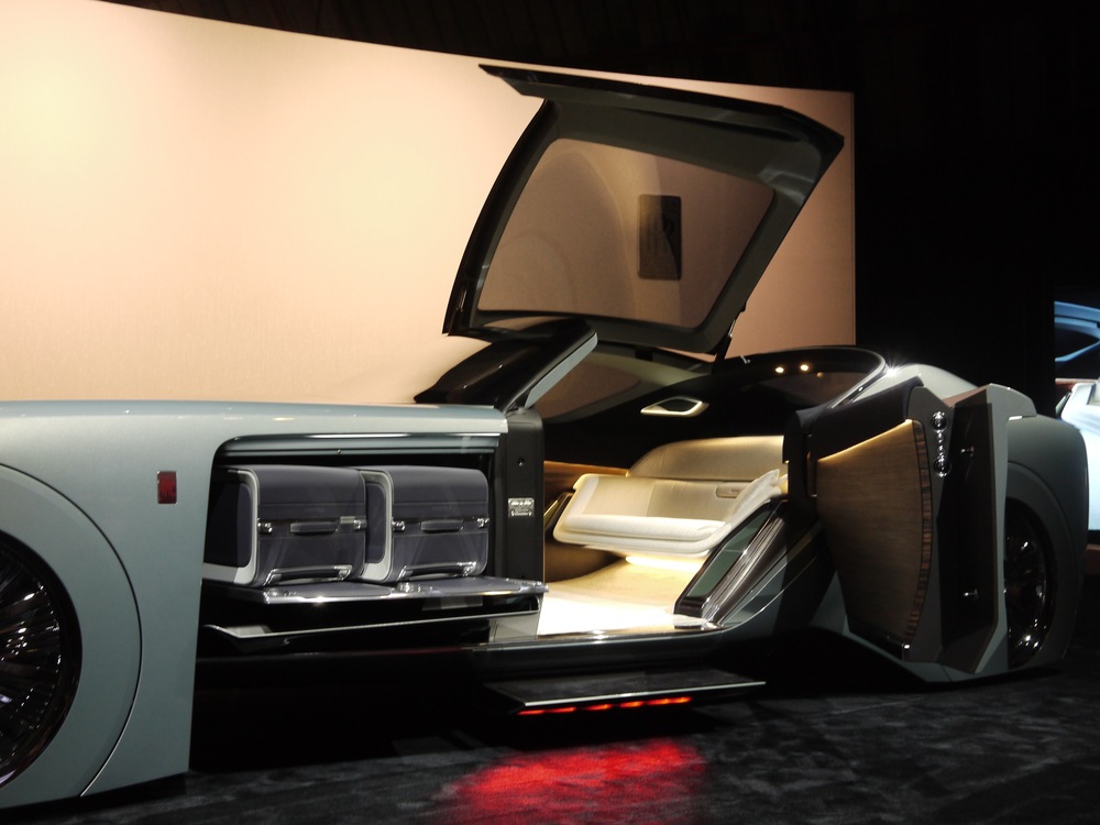 Bmwの考える未来 キーワードは 三角 Wedge Online ウェッジ オンライン