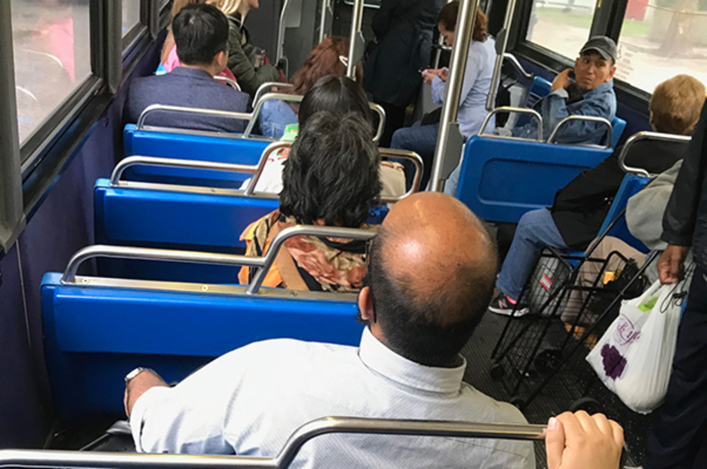 Nyのバスで 2人用座席を1人で占拠する人 にどう対応すべき Wedge Infinity ウェッジ