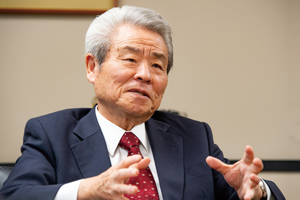 コマツを救った坂根顧問が語る製造業復活のカギ 逆境を乗り越えた経営