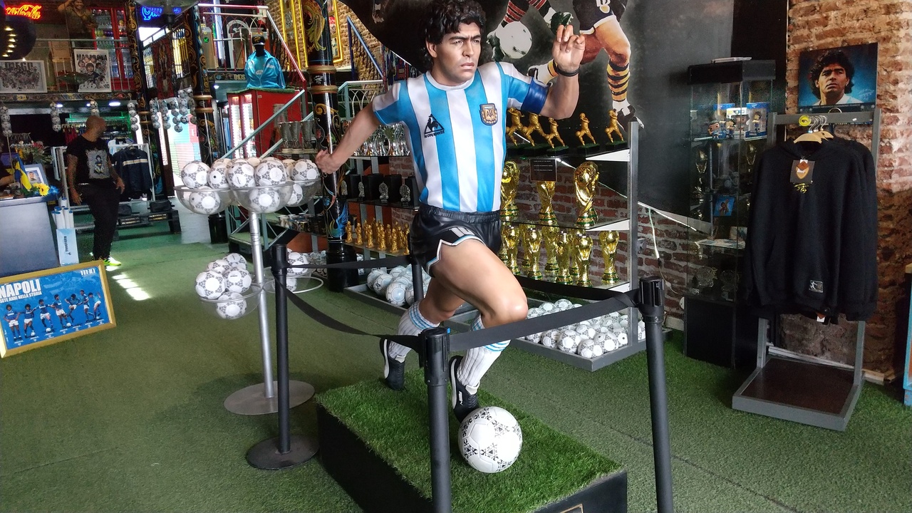 アルゼンチンのトランプ」ミレイ大統領ってどんな人物か？予想外の支持、勢いのない伝統的ポピュリズムと左派勢力（前半） 『物価高のアルゼンチン・チリ、長距離バスで巡るラテン世界貧乏旅』第２回  Wedge ONLINE(ウェッジ・オンライン)