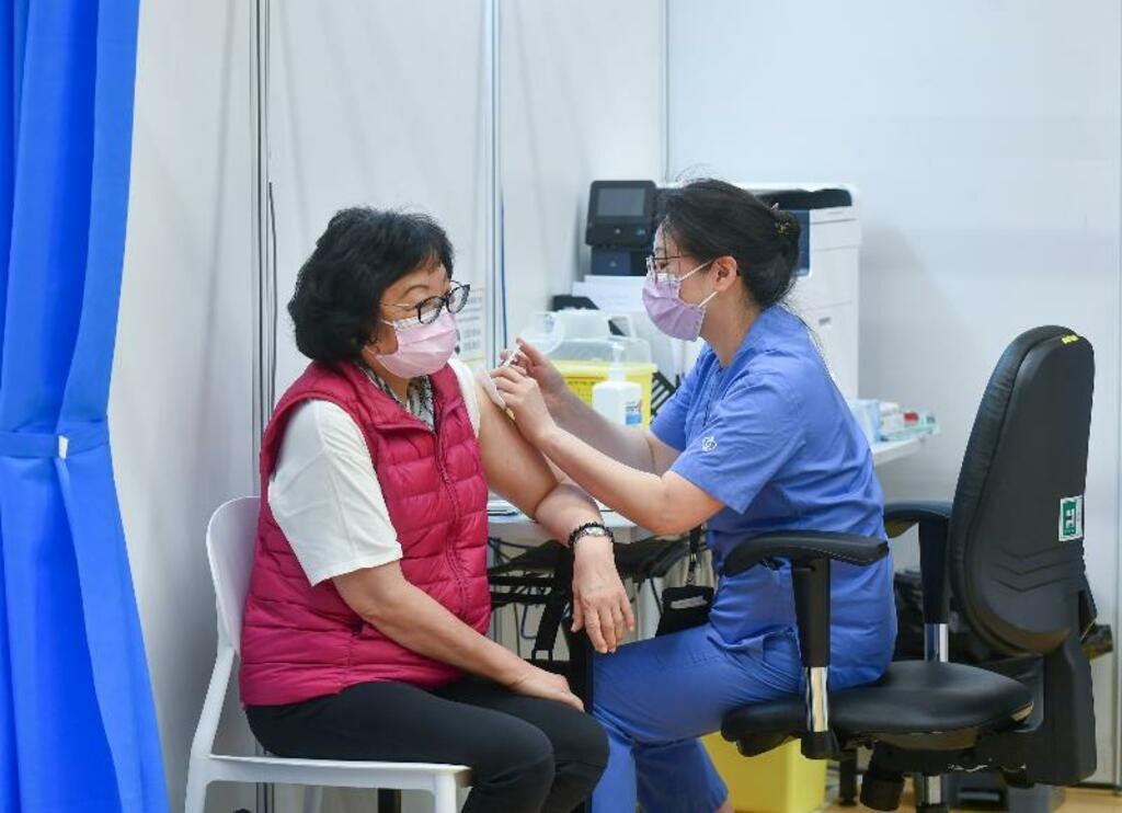 香港、政治不信でワクチン接種率上がらず