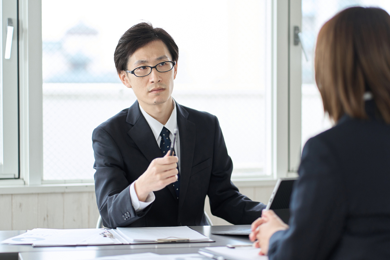 その仕事はできません」上司からの指示に答える“現代の”社員たち、職場