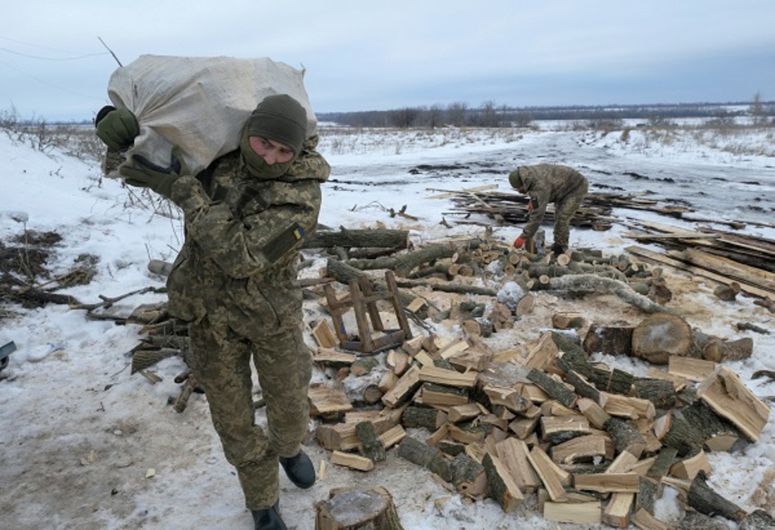 軍 被害 ウクライナ ウクライナ軍、露タンク・装甲車撃退の映像公開…「待ち伏せ攻撃か」