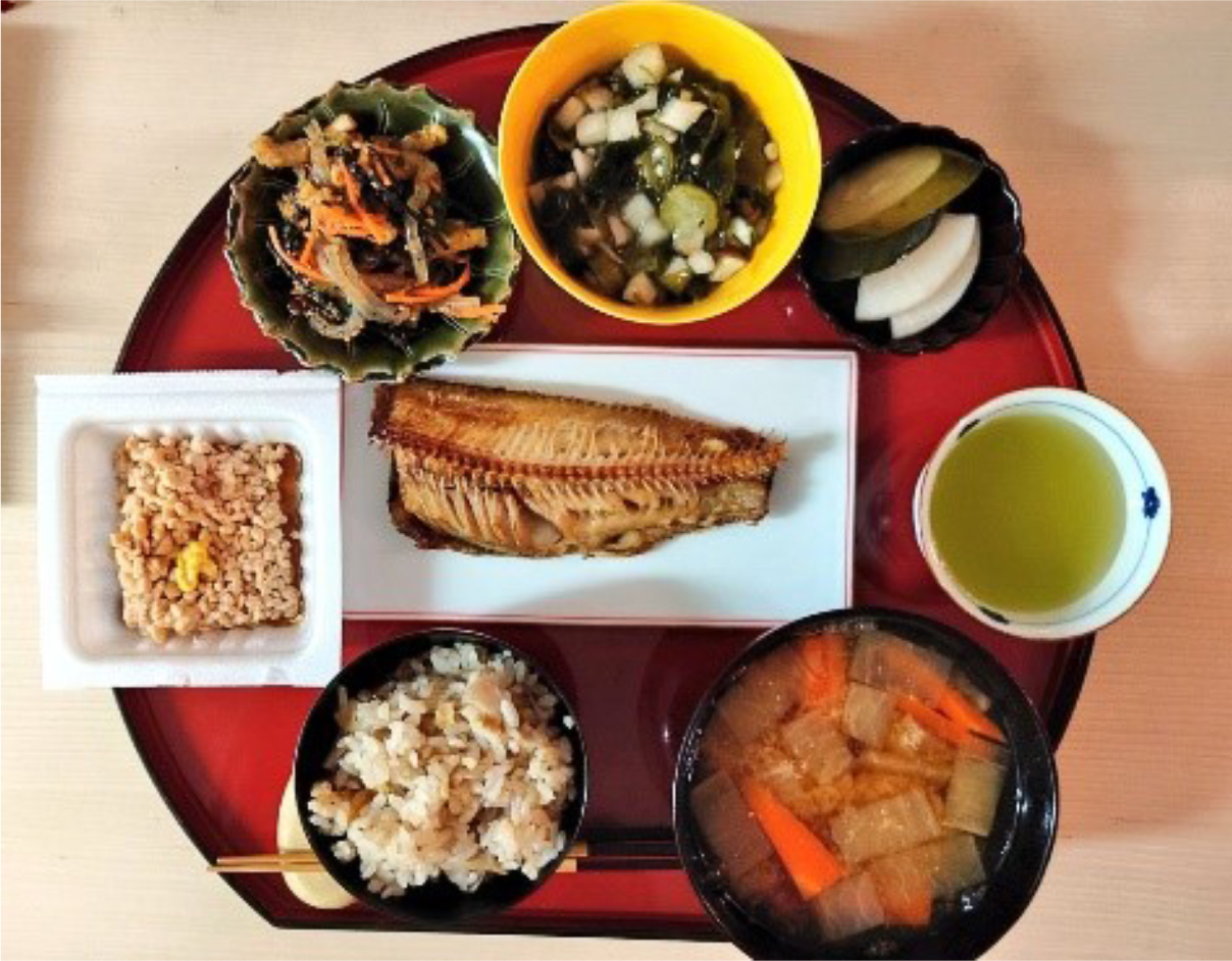 外食、コンビニ食でもダイエットできる！】メニューを選べない会食を